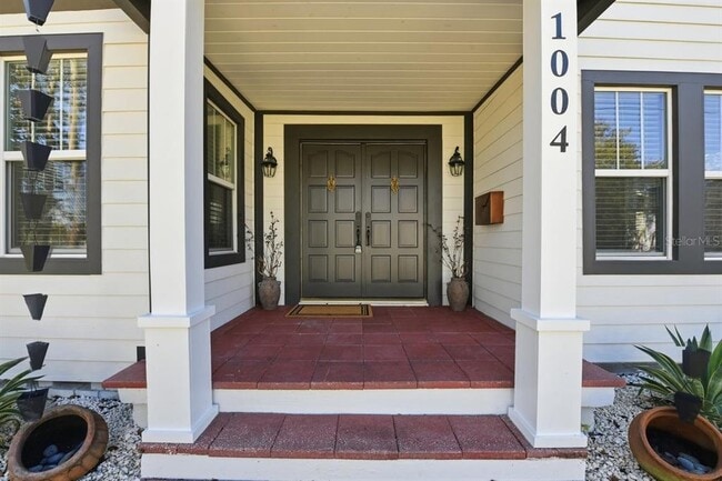 Building Photo - 1004 W Charter St