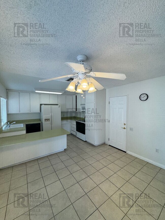 Building Photo - 55+ Community Gem: Open Floor Plan, Large Backyard & Clubhouse Amenities