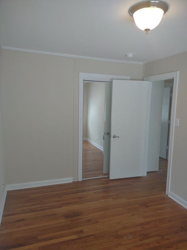 Building Photo - 2 Bedroom 1 Bath Condo in the Cottages of ...