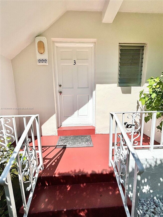 Primary Photo - 42 Majorca Ave