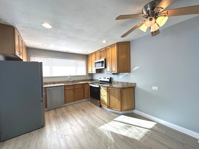 Building Photo - 1410 Beverly Ln