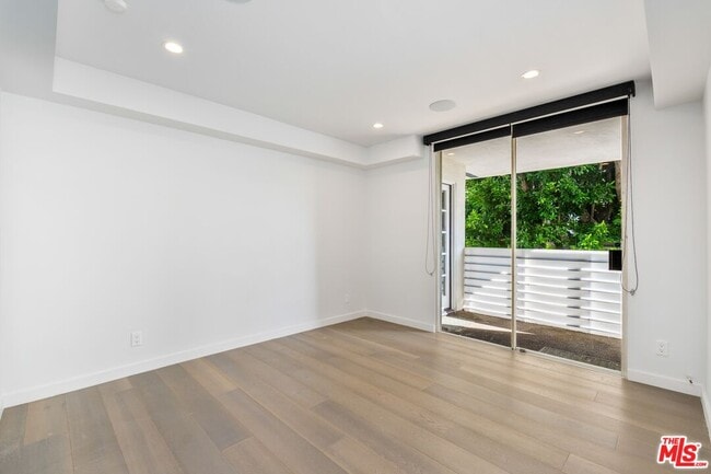 Building Photo - 1129 Larrabee St