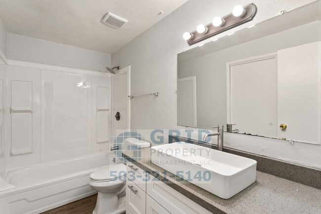 Building Photo - Gorgeous 2BR Home In the Heart of Tualatin!