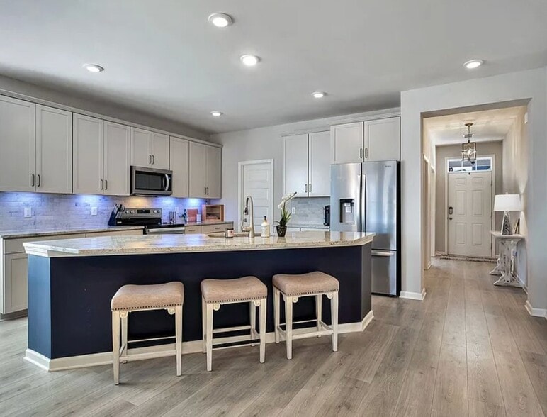 Building Photo - 5040 Sunflower Ln