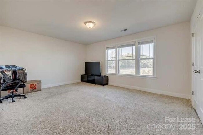 Building Photo - 6299 Artigas Dr
