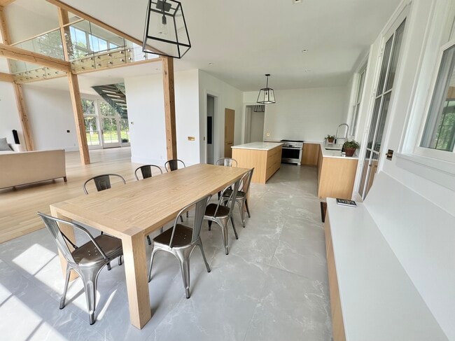 Building Photo - 36 Yuza Mini Ln