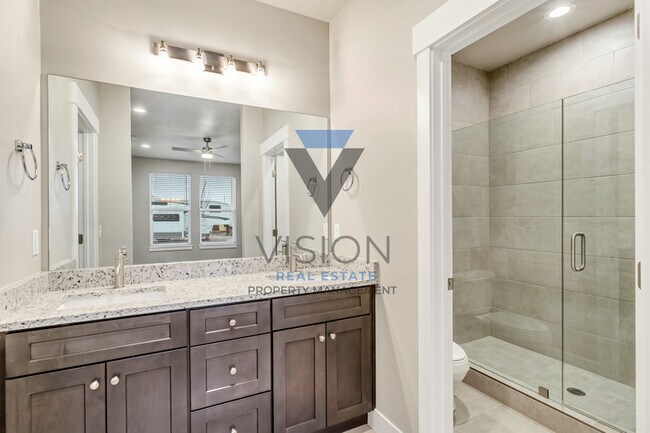 Building Photo - 1098 S High Ridge Dr