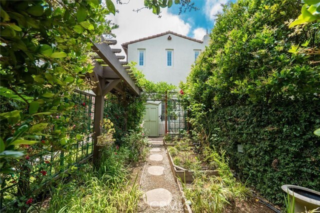 Building Photo - 24711 Tiburon St