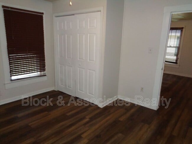 Building Photo - 405 Dobson St