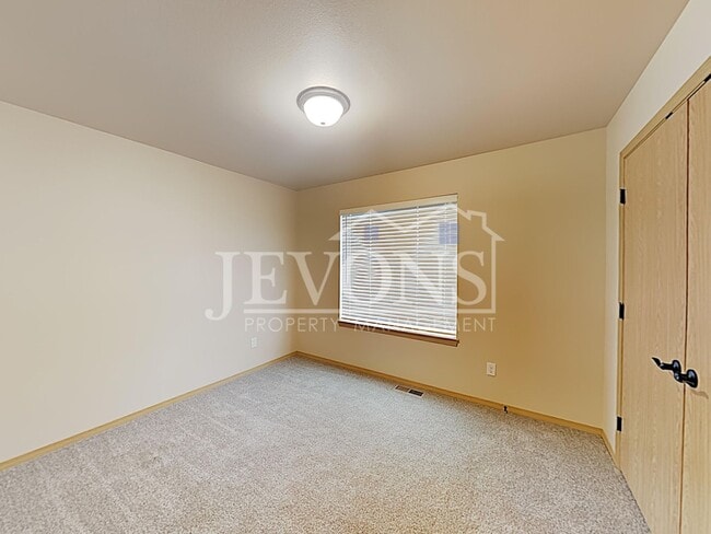 Building Photo - 708 N 29th Ave