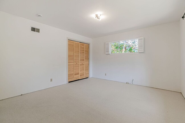 Building Photo - Classic Ranch Style Home in Top School Dis...