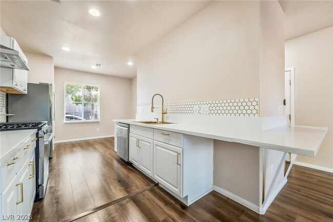 Building Photo - 10471 Masons Creek St