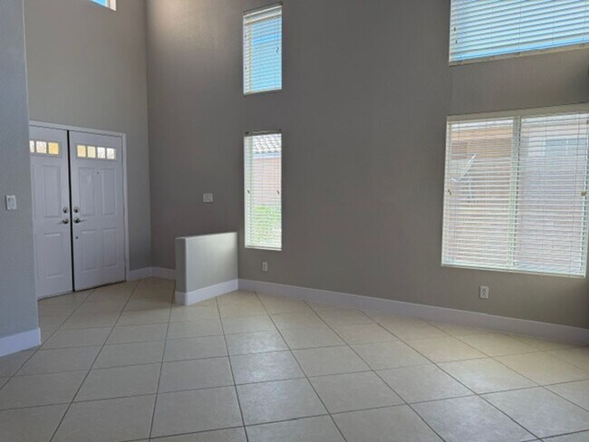 Building Photo - STUNNING & GORGEOUS 4 BED/2.5 BATH POOL HOME IN ELDORADO! *** ONLY $2,599 ***