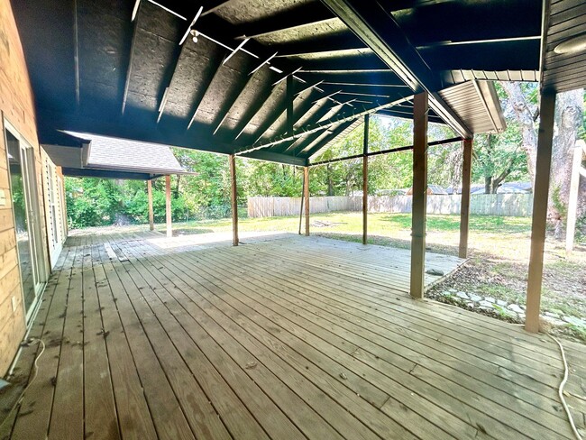 Building Photo - Updated 3 Bed / 2 Bath home with Single Car Garage in Farmington