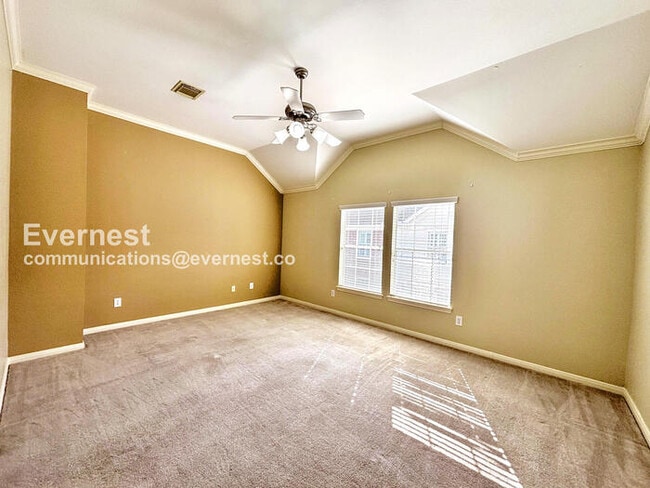 Building Photo - 2244 La Branch St