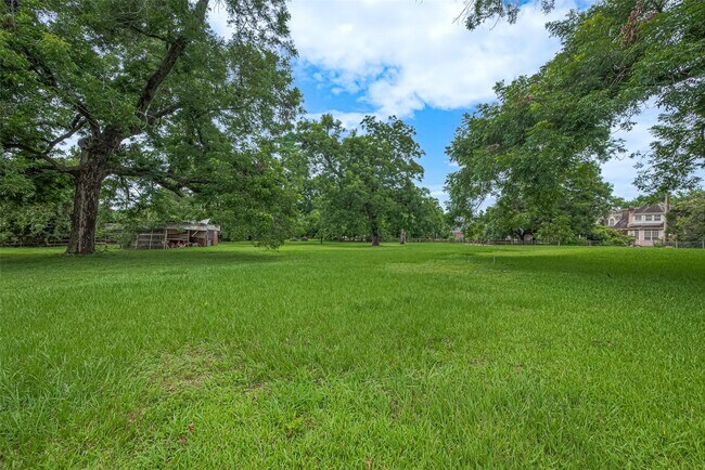 Building Photo - 3665 Maranatha Dr