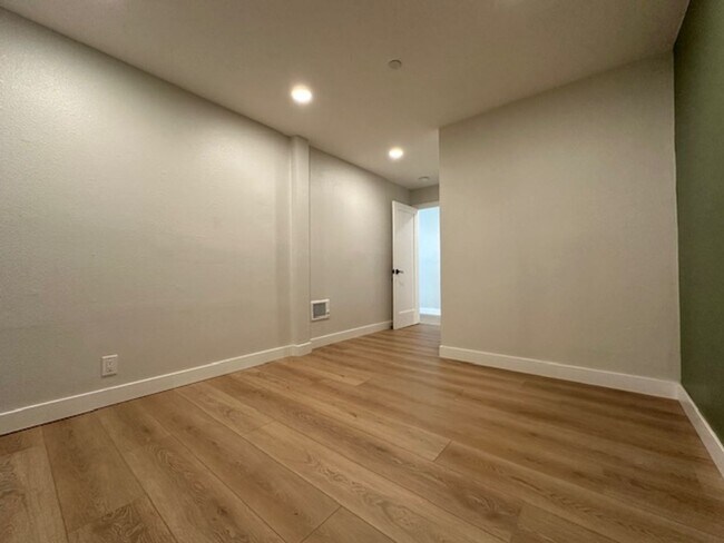 Building Photo - Stunning Bay Front Condominium on Sail Bay, San Diego, CA
