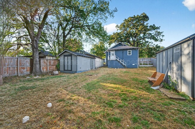 Building Photo - 1129 W Owings St