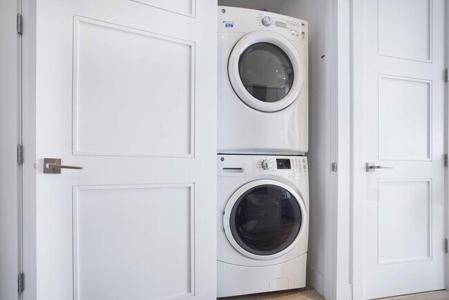 Building Photo - 155 E Boca Raton Rd