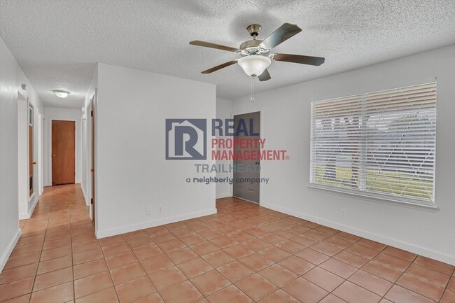 Building Photo - Inviting Home with Pool in Established Cleburne Neighborhood