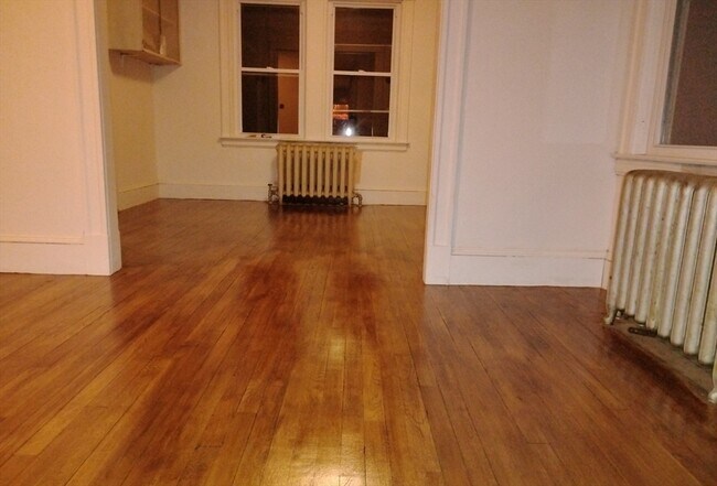 Building Photo - 18 Spring St