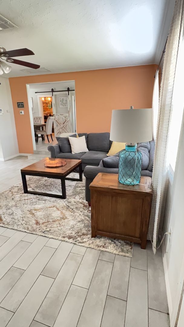 Building Photo - Fully Furnished 3 bedroom pool home in Largo