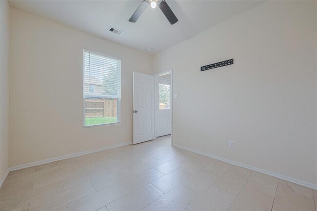 Building Photo - 18402 Each Elm Way