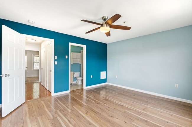 Building Photo - Spacious 3BR Townhome Near Metro & Nationa...