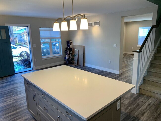 Building Photo - Stunning 3bd, 2ba Home Close To Downtown Loveland!