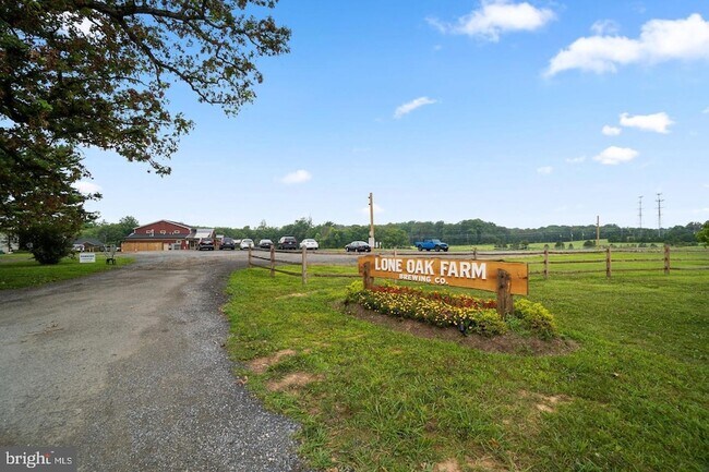 Building Photo - 18005 Sunset Lake Ct