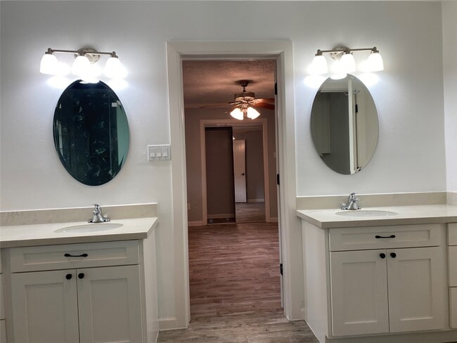 Building Photo - 9614 Greenwillow Dr