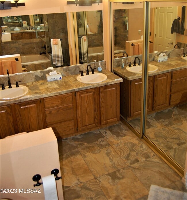 Building Photo - 4049 E Via Del Mirlillo