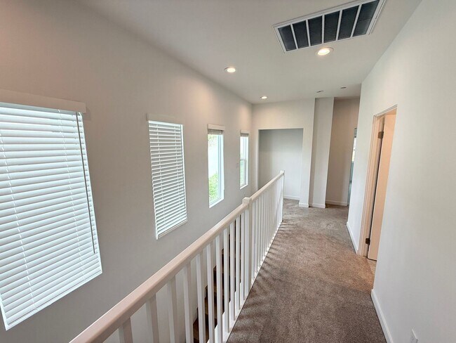 Building Photo - 2201-2217 Bonita Ct