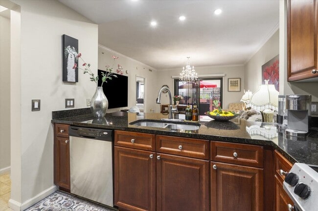 Building Photo - 121 N Monroe St