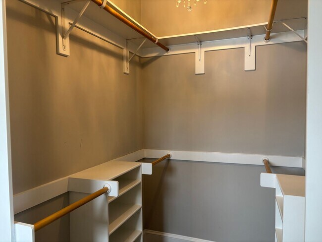 Building Photo - Must see home in Popular Cannonsgate Commu...