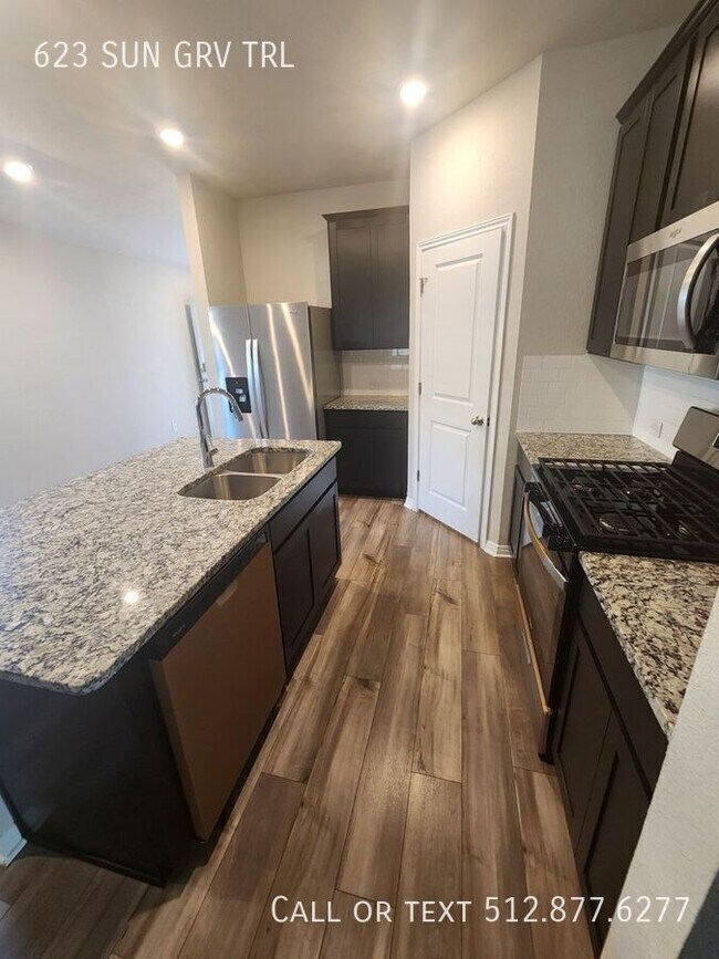 Building Photo - 623 Sun Grv Trl