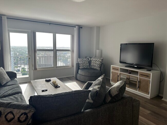 Building Photo - 405 N Ocean Blvd