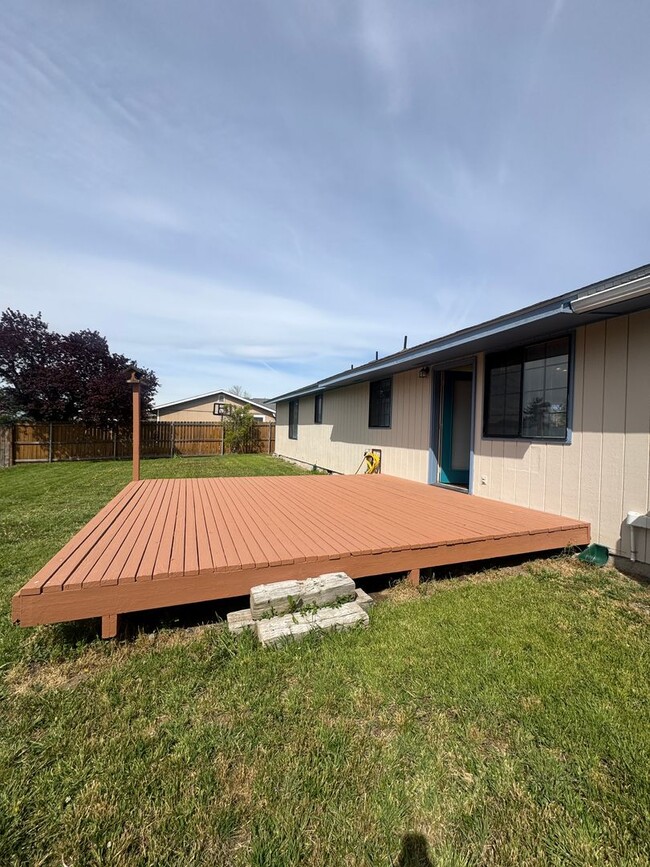 Building Photo - Non-Refundable & Security Deposit Total: $2150.00