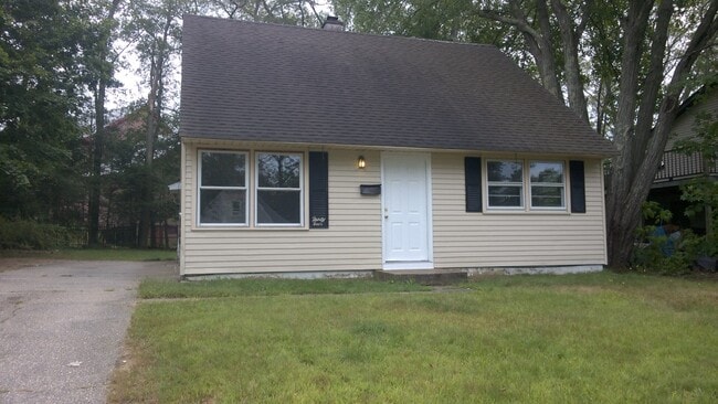 Primary Photo - 34 Ridgewood Rd