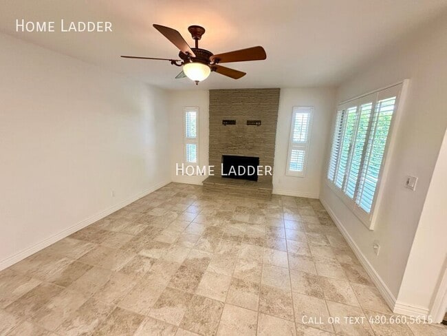 Building Photo - 8084 E Del Laton Dr
