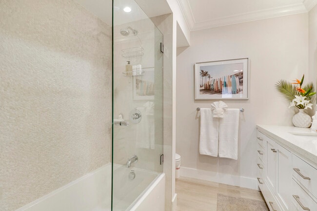 Building Photo - 438 Brackenwood Ln S