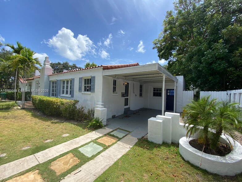 Building Photo - 668 NE 72nd Ter