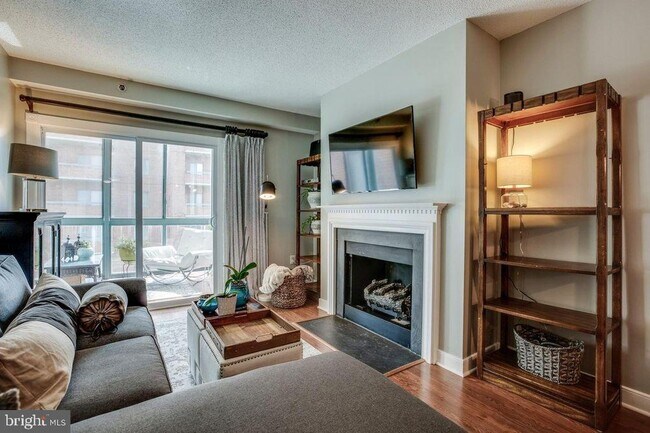 Building Photo - 1050 N Taylor St