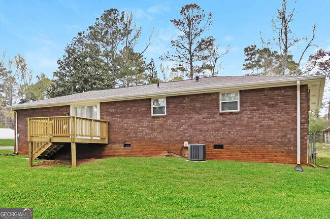 Building Photo - 5093 Springbrook Dr