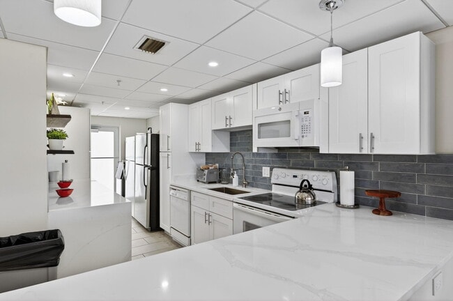 Building Photo - 3101 S Ocean Blvd