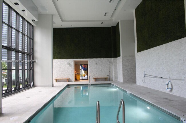 Building Photo - 1010 Brickell Ave