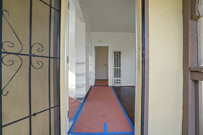 Building Photo - 1 Bed 1 Bath | Del Paso Heights area of Sacramento