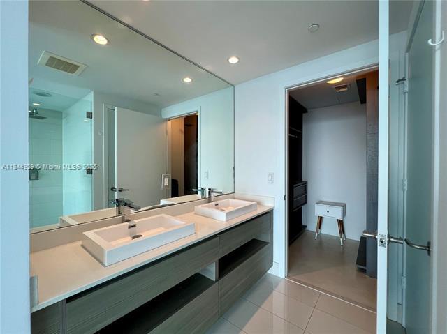 Building Photo - 460 NE 28th St