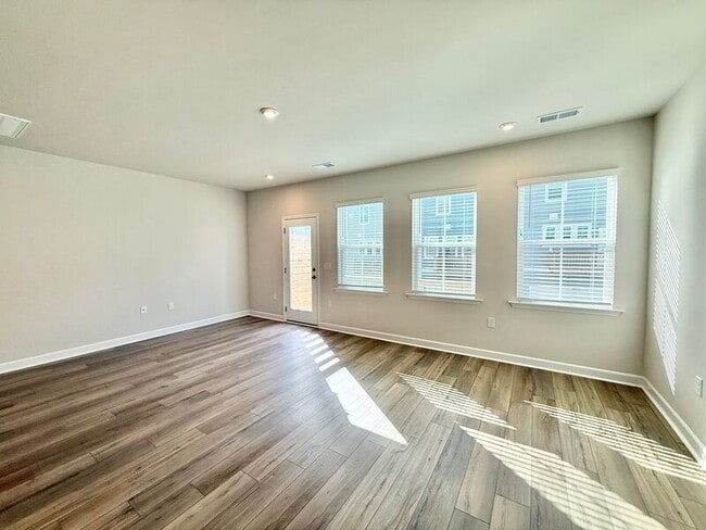 Building Photo - 1204 Holding Village Way