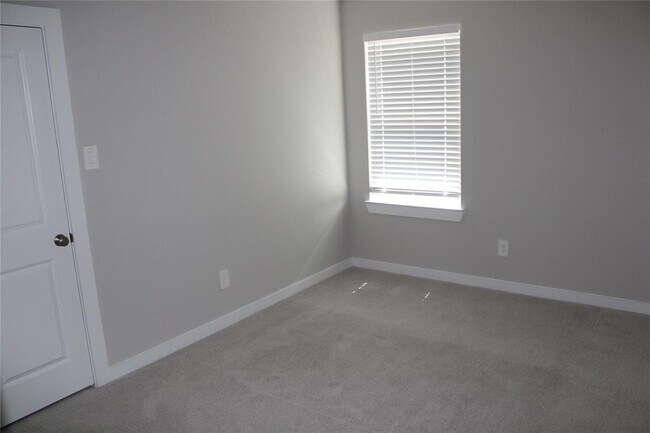 Building Photo - 143 Nightshade St